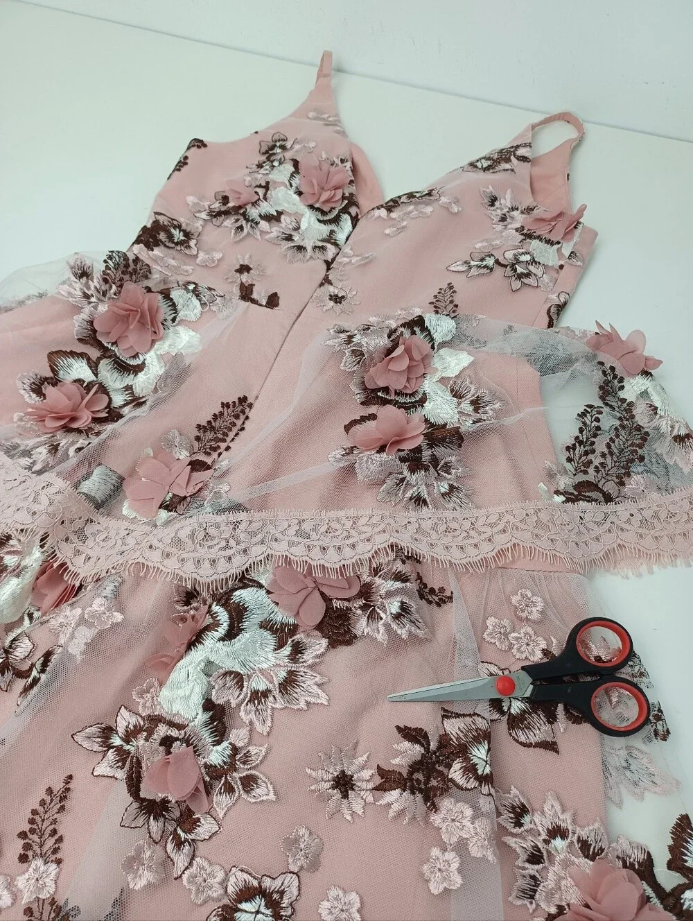 Dress The Population Nellie Floral Embroidered Dress Size S Wedding Guest V Neck - Picture 5 of 14